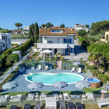 Alma 8&2, Emma Villa San Costanzo