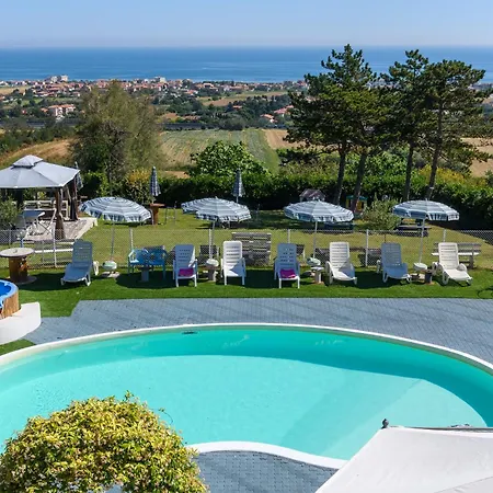 Villa Alma 8&2, Emma San Costanzo